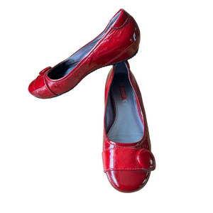 ECCO Oh So Shiny Red Patent Leather Flats with 1.25 inch heel 🤩